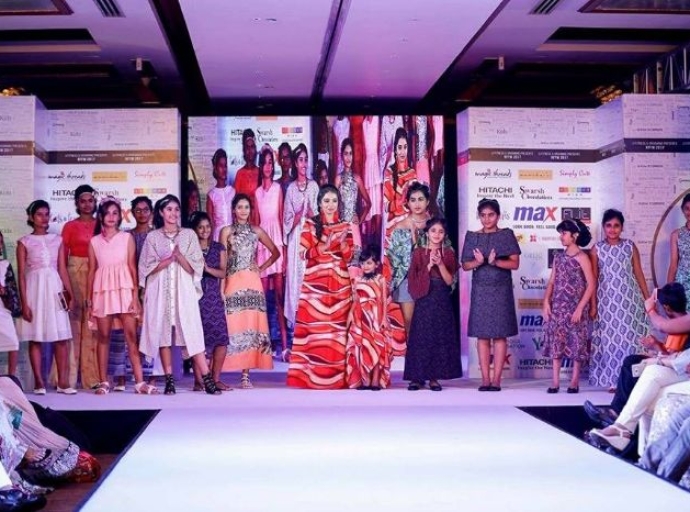 Goa fashion event awash in color 